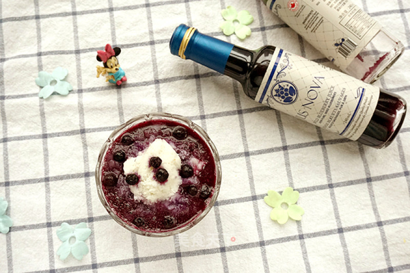 Snowy Deep Sea: Yam Puree and Blueberry Juice recipe