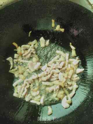 Stir-fried Pork with Garlic Sprouts recipe