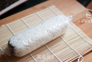 Flying Fish Roe Sushi Rolls recipe