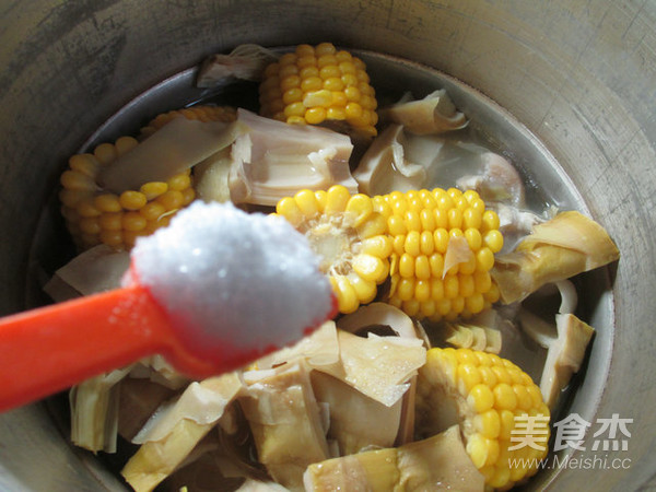 Corn Lamb's Tail Bamboo Shoots Trotters Soup recipe