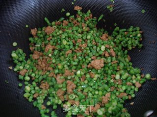 Super Serving ~ Dry Stir-fried Cowpeas with Minced Meat recipe