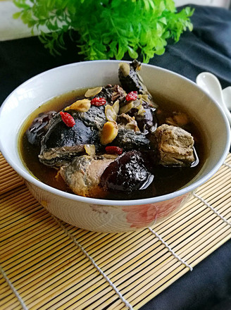 Stewed Black Chicken Soup with American Ginseng