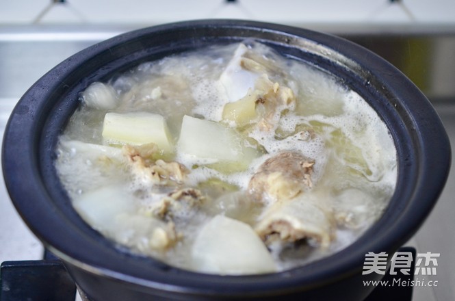 Radish Stewed Bones recipe