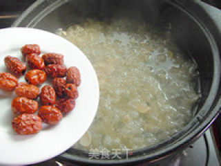 Nourishing Beauty-rock Sugar, White Fungus and Lotus Seed Soup recipe