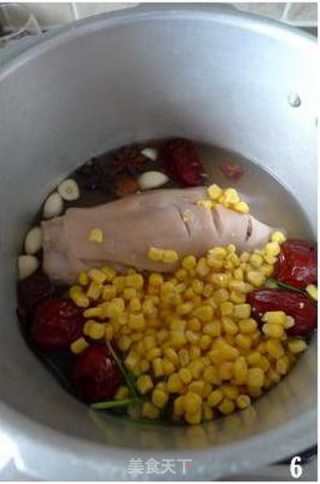 Peanuts, Red Dates, Corn and Pork's Feet Soup-a Nourishing Food that is Delicious recipe