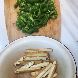 Green Pepper Fragrant Dried Scrambled Eggs recipe