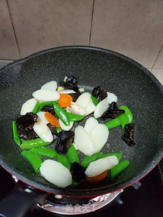 Stir-fried Sweet Beans with Yam and Black Fungus recipe
