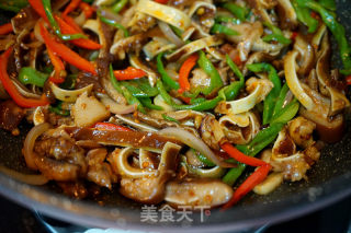 Spicy Stir-fried Pork Ears -------- Practice with Braised Pork Ears recipe