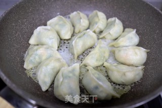 Fried Dumplings with Leek and Radish Ice Flower recipe