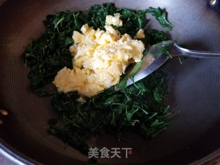 Scrambled Eggs with Wolfberry Leaves recipe