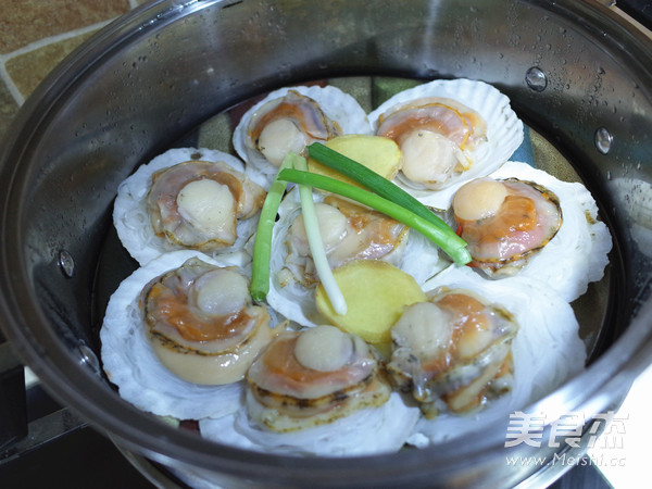 Steamed Scallops with Vermicelli and Garlic recipe