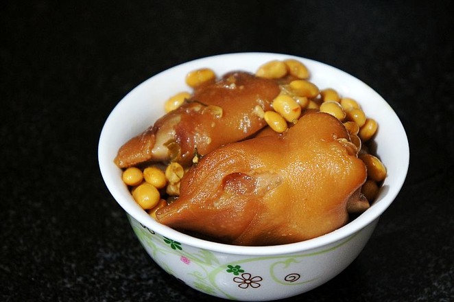 Braised Pork Knuckles with Soy Beans recipe