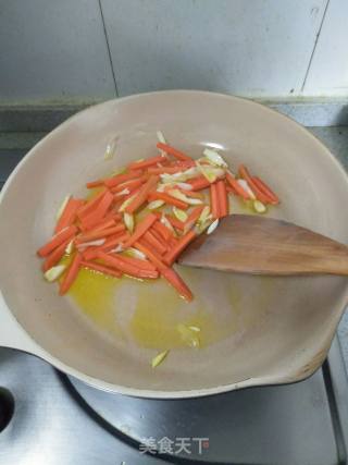 Stir-fried Cabbage with Carrots and Green Peppers recipe