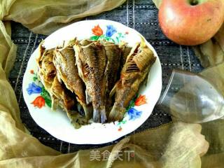 Fried Small Crucian Carp recipe