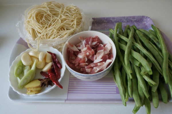 Braised Noodles with String Beans recipe