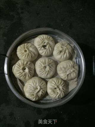 Steamed Buns with Chives, Sweet Potato Powder and Eggs recipe