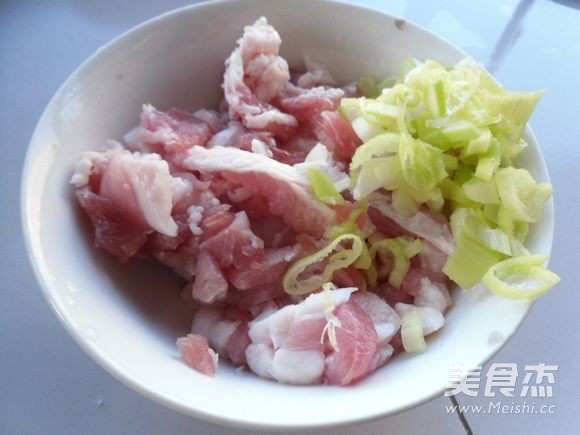 Stir-fried Pork with Pickles recipe