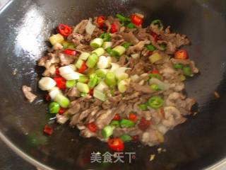 [sichuan Cuisine] Stir-fried Pork Heart with Double Pepper recipe