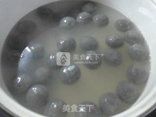 Milk Black Sesame Paste Glutinous Rice Balls recipe