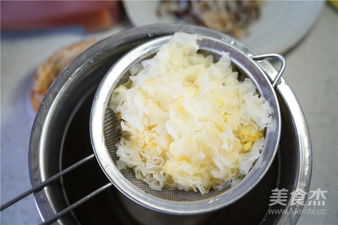 Tremella Mixed with Jellyfish recipe