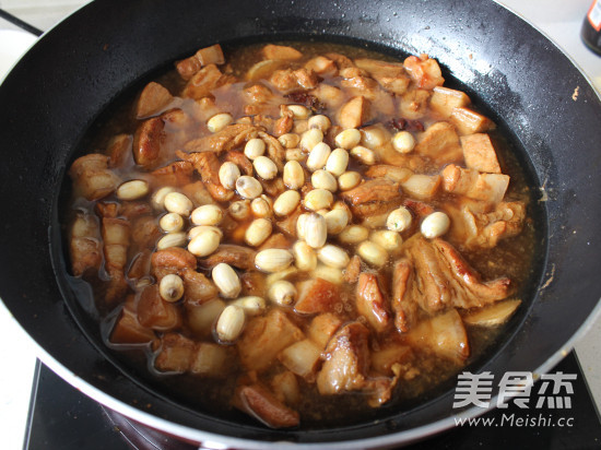 Braised Pork with Lotus Seeds recipe