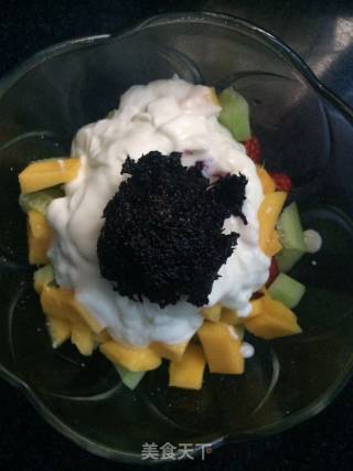 Mulberry Yogurt Salad recipe