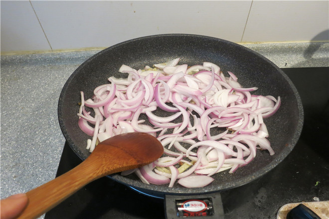 Chicken Breasts and Onions are Cleverly Paired recipe