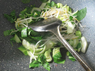 Roasted Duck Noodles with Green Bean Sprouts and Vegetables recipe