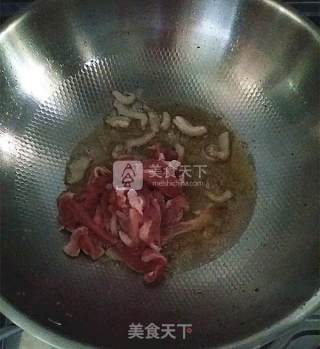 Stir-fried Cauliflower with Tiger Skin Egg and Pork Slices recipe