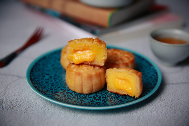 Flowing Custard Mooncakes, The Softer The Heart, The More Delicious recipe