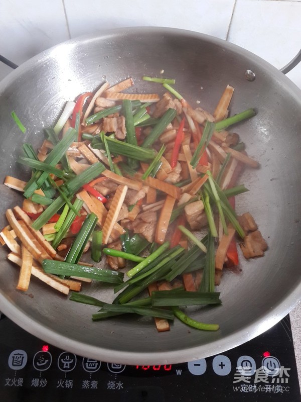 Fried Pork with Dried Tofu recipe