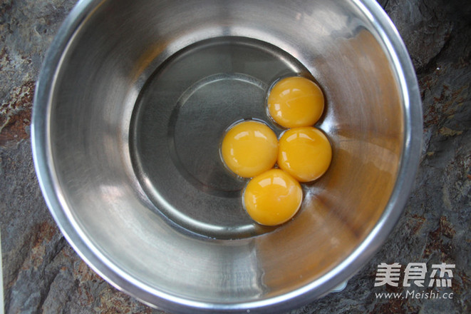 Little Yellow Man Cake Roll recipe