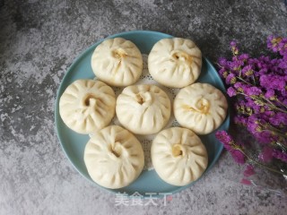 Spring Delicacy: Spicy Sophora Pork Bun recipe