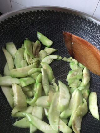 Sea Cucumber Fried Loofah recipe