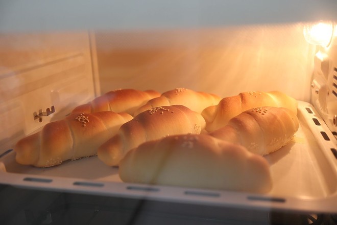 Sesame Crispy Bottom Salt Croissant recipe