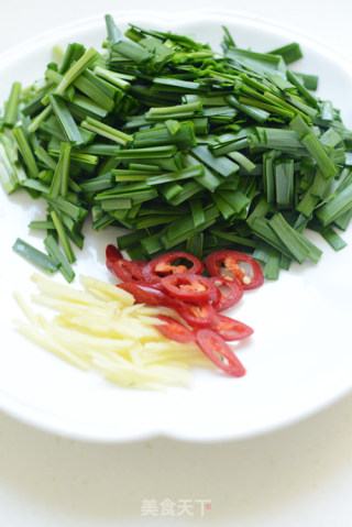 Stir-fried Sea Clam with Leek recipe