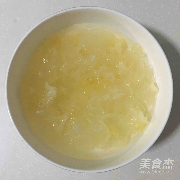 Peach Gum White Fungus Soup recipe