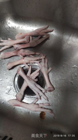New Method Salt-baked Chicken Feet recipe