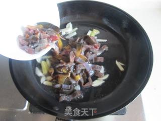 Stir-fried Shredded Eel with Green Pepper and Onion recipe