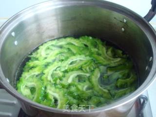 Stir-fried Bitter Gourd with Cured Pig Ears recipe