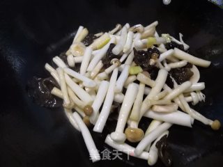 Mushroom Shredded Pork recipe