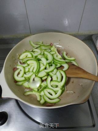 Stir-fried Ham Sausage with Zucchini recipe