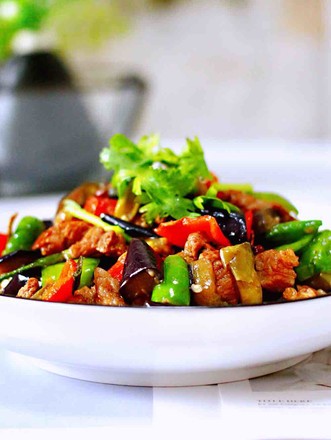 Stir-fried Diced Pork with Eggplant and Double Pepper recipe