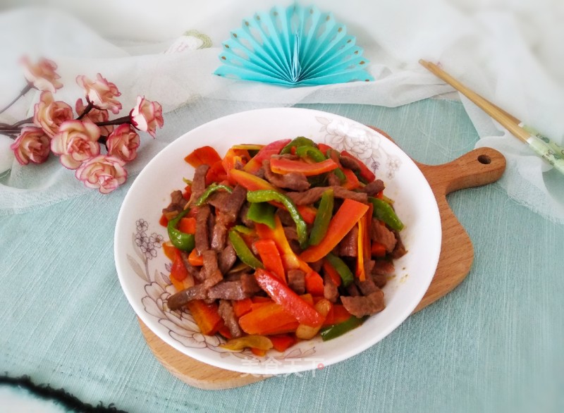 Stir-fried Steak with Green Peppers and Carrots recipe