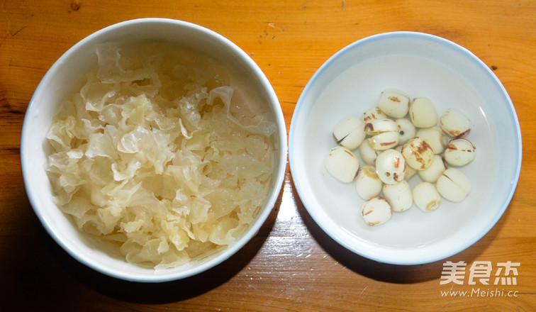 Summer Sweet Soup-tremella and Papaya Soup recipe