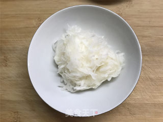 Spicy Stir-fried Shredded Carrot recipe