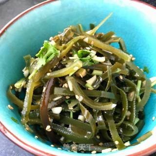 "cold Food" Mixed with Minced Garlic and Seaweed recipe