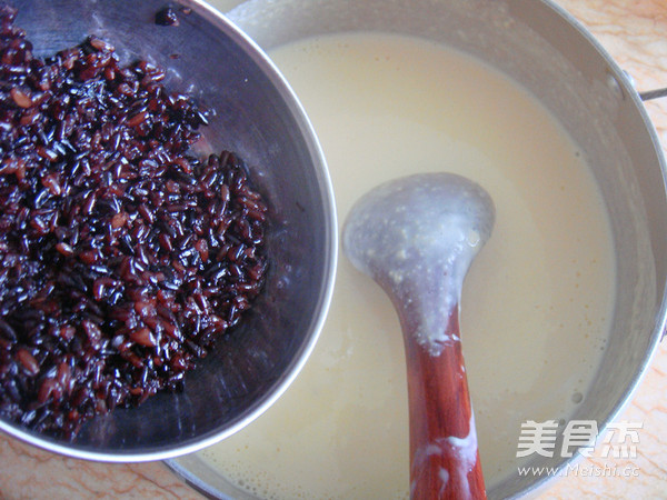 Glutinous Rice Ice Cream with Nuts and Blood recipe