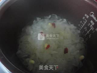 White Fungus and Lotus Seed Soup recipe