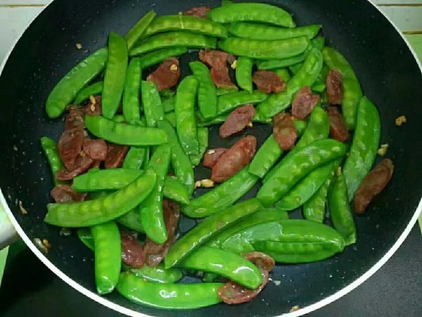 Fried Sausage with Snow Pea recipe